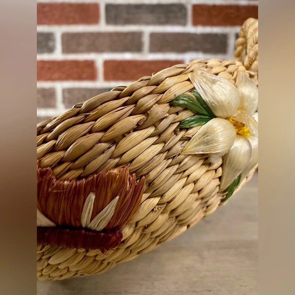 Vintage Casserole Holder Wicker Rafia Pyrex Carrier Lined Basket‎ Bees & Floral